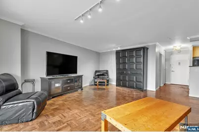 2000 Linwood Avenue 9E #9E, Fort Lee, NJ 07024 - Photo 2