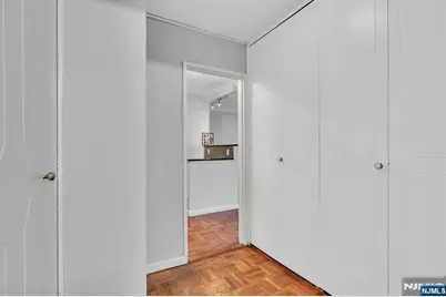 2000 Linwood Avenue 9E #9E, Fort Lee, NJ 07024 - Photo 10