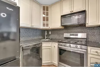 2000 Linwood Avenue 9E #9E, Fort Lee, NJ 07024 - Photo 6
