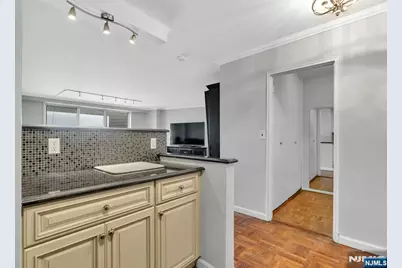 2000 Linwood Avenue 9E #9E, Fort Lee, NJ 07024 - Photo 8