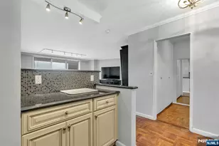 2000 Linwood Ave 9E, Fort Lee, NJ 07024 - Photo 8
