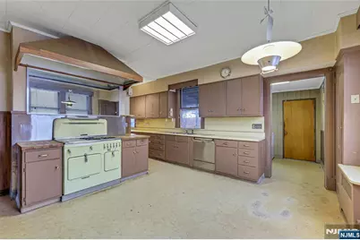 16 Mountain Avenue, Montclair, NJ 07042 - Photo 8