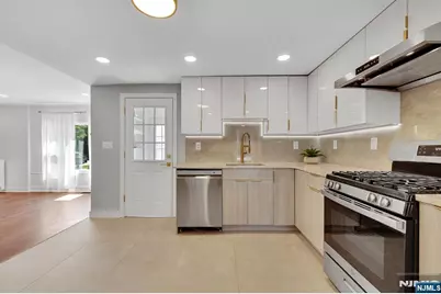 25 Riverview Avenue, Rutherford, NJ 07070 - Photo 24
