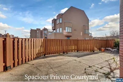 301 Chase Court, Edgewater, NJ 07020 - Photo 8