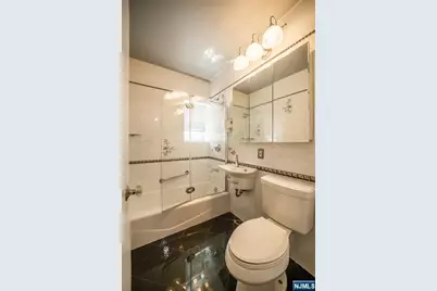 1575 Center Avenue 2C #2C, Fort Lee, NJ 07024 - Photo 10