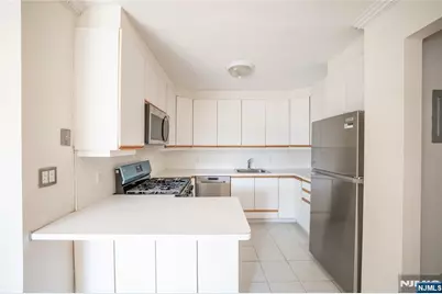 1575 Center Avenue 2C #2C, Fort Lee, NJ 07024 - Photo 4