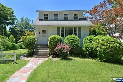 176 Park Avenue, Allendale, NJ 07401 - Photo 1