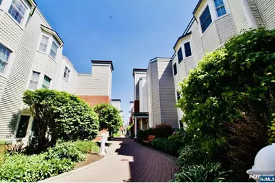 340 The Promenade, Edgewater, NJ 07020 - Photo 4