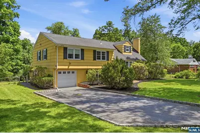 16 Pinecrest Drive, Woodcliff Lake, NJ 07677 - Photo 2