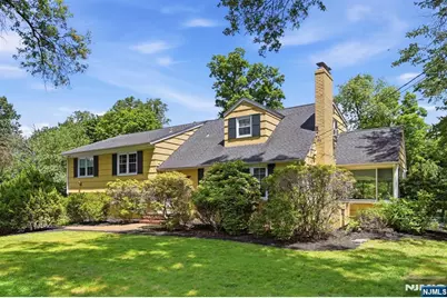 16 Pinecrest Drive, Woodcliff Lake, NJ 07677 - Photo 4