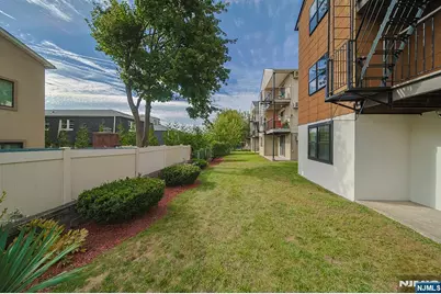 93 Myrtle Avenue 2 #2, Edgewater, NJ 07020 - Photo 4