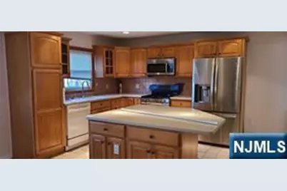 7 Luxoro Place 1 #1, Fairview, NJ 07022 - Photo 6
