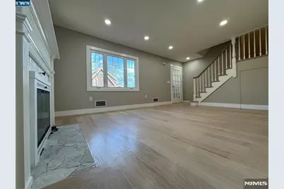 8 Dohrman, Teaneck Township, NJ 07666 - Photo 4