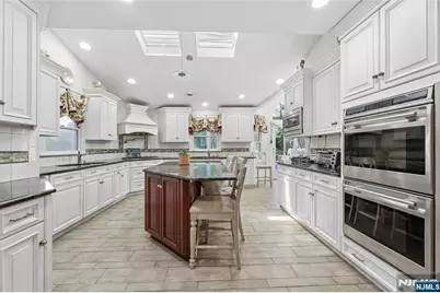 384 Rutland Avenue, Teaneck Township, NJ 07666 - Photo 8
