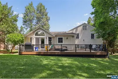 384 Rutland Avenue, Teaneck Township, NJ 07666 - Photo 32
