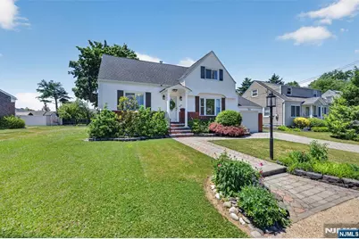 413 Maple Hill Drive, Hackensack, NJ 07601 - Photo 2