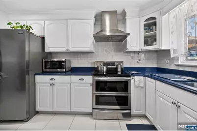 413 Maple Hill Drive, Hackensack, NJ 07601 - Photo 14
