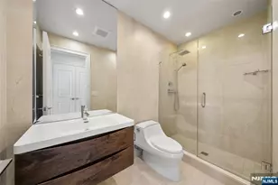 100 Carlyle Dr Vp6, Cliffside Park, NJ 07010 - Photo 32