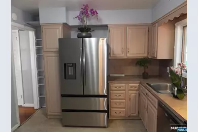 133 Baldwin Avenue, Hasbrouck Heights, NJ 07604 - Photo 6