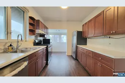 86 E Fort Lee Road 2nd Floor #2nd floor, Teaneck Township, NJ 07666 - Photo 4