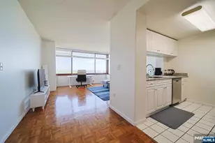 100 Old Palisade Road 3213, Fort Lee, NJ 07024 - Photo 2