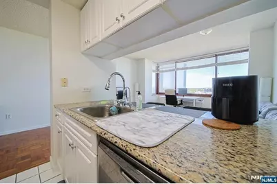 100 Old Palisade Road 3213 #3213, Fort Lee, NJ 07024 - Photo 6