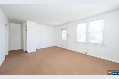 67 Stuyvesant Court, Clifton, NJ 07013 - Photo 14