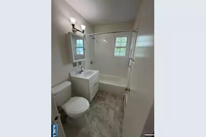32 E Quackenbush Avenue 16 #16, Dumont, NJ 07628 - Photo 4