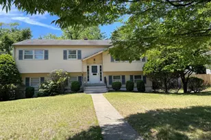 636 Kingsbridge Ln, Ridgewood, NJ 07450 - Photo 1