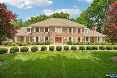 807 Sussex Road, Franklin Lakes, NJ 07417 - Photo 2