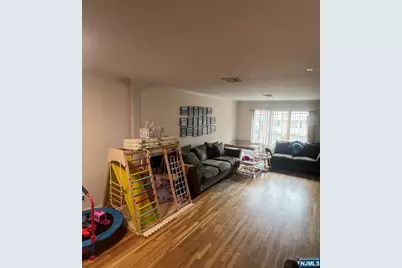414 Lafayette Avenue, Cliffside Park, NJ 07010 - Photo 4