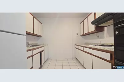 201 Bridge Plaza 3F #3F, Fort Lee, NJ 07024 - Photo 4