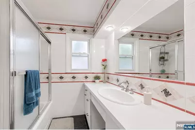 711 Rutland Avenue, Teaneck Township, NJ 07666 - Photo 12