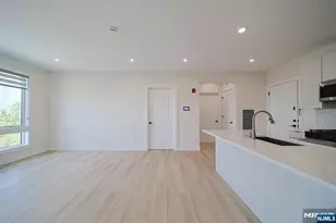 401 E Central Blvd 4A, Palisades Park, NJ 07650 - Photo 4