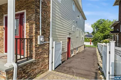 1077 Anderson, Fort Lee, NJ 07024 - Photo 4