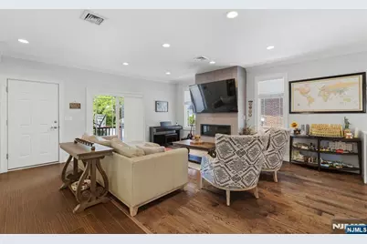 1077 Anderson, Fort Lee, NJ 07024 - Photo 20