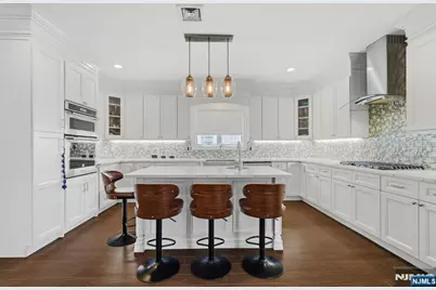 1077 Anderson, Fort Lee, NJ 07024 - Photo 10