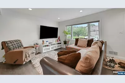 57 Ottawa Avenue, Hasbrouck Heights, NJ 07604 - Photo 4