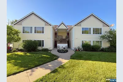 135 Falcon Ridge Way, Hamburg, NJ 07419 - Photo 2