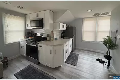567 Studio Road 2 #2, Ridgefield, NJ 07657 - Photo 2