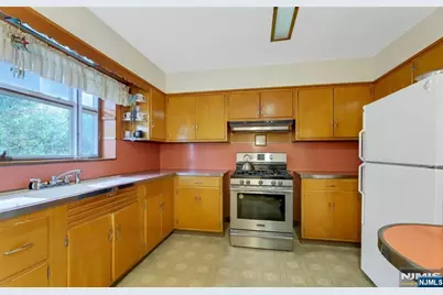 76 Prospect Avenue, North Arlington, NJ 07031 - Photo 14