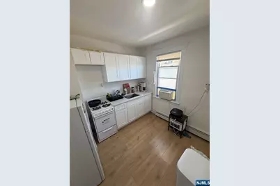 222 Riverview Place, Cliffside Park, NJ 07010 - Photo 16