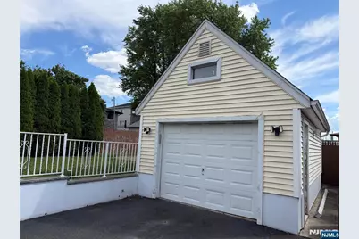 412 Park Place, Lyndhurst Township, NJ 07071 - Photo 4