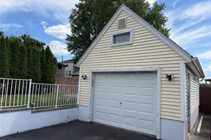 412 Park Pl, Lyndhurst Township, NJ 07071 - Photo 4