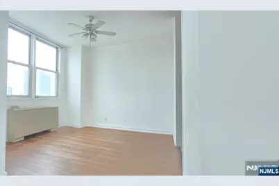 201 Bridge Plaza 7B #7B, Fort Lee, NJ 07024 - Photo 2