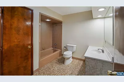 77 Highland Place Floor 2 #Floor 2, Ridgefield Park, NJ 07660 - Photo 16