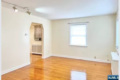 846 E Glen Avenue, Ridgewood, NJ 07450 - Photo 2