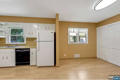 36 Benton Road, Paramus, NJ 07652 - Photo 18
