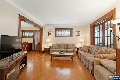 520 Dewey Avenue, Cliffside Park, NJ 07010 - Photo 6