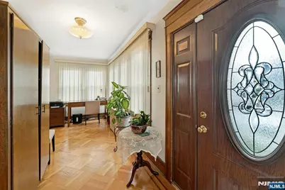 520 Dewey Avenue, Cliffside Park, NJ 07010 - Photo 2